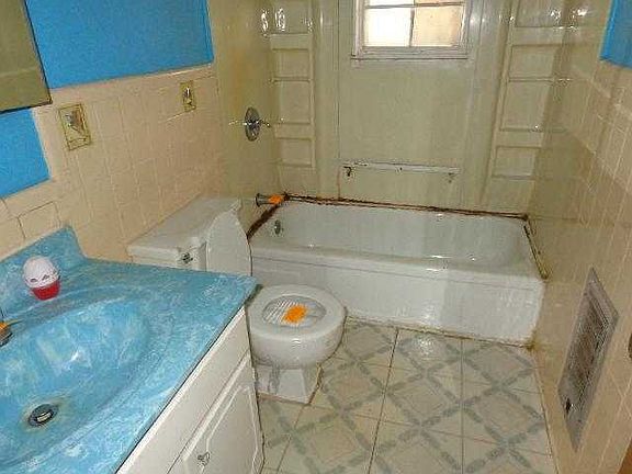 full bathroom upstairs