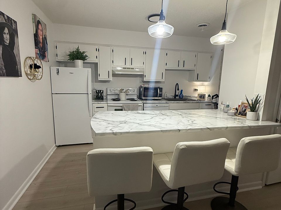 1st image of 909 1st Ave S #6
