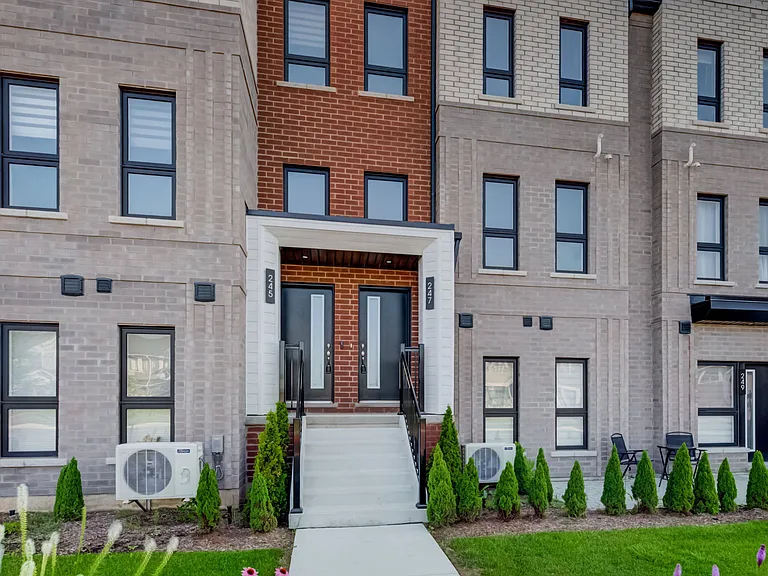 247 Burke St — Photo 3