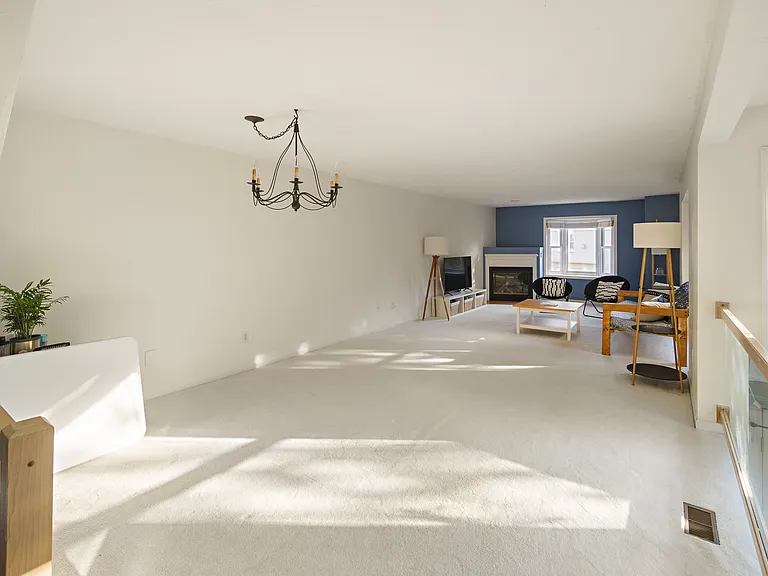 73 Half Crown Cir — Photo 8