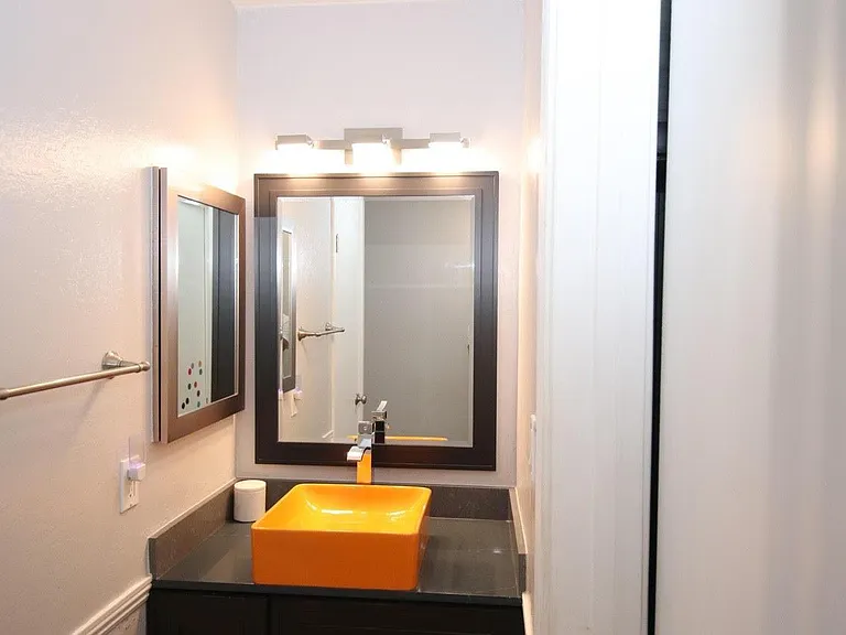 424 Orange St #204 — Photo 10