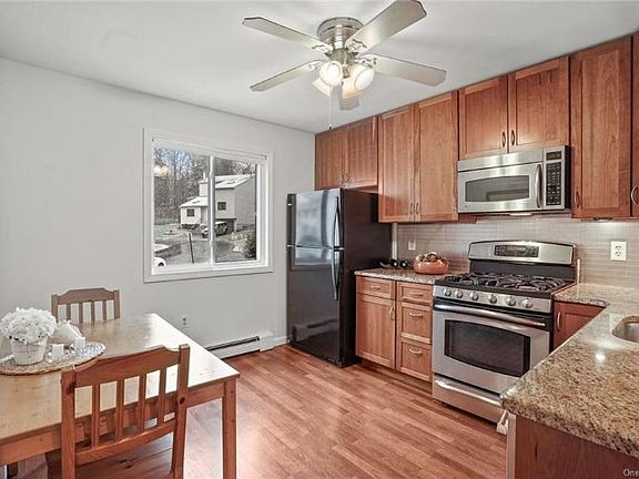5th image of 7 Laurel Ct