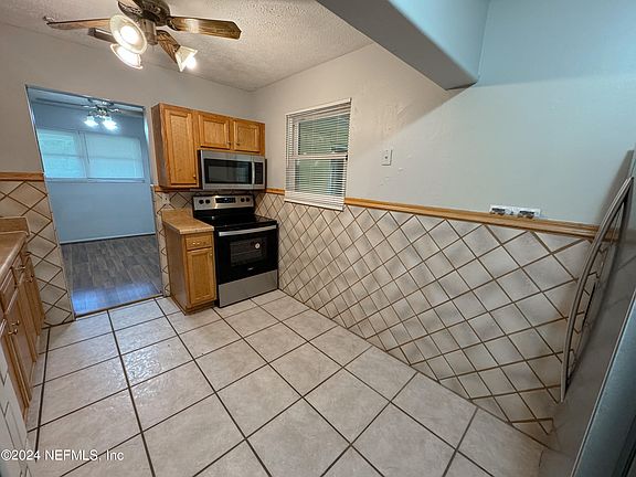 5th image of 7034 RED ROBIN Drive