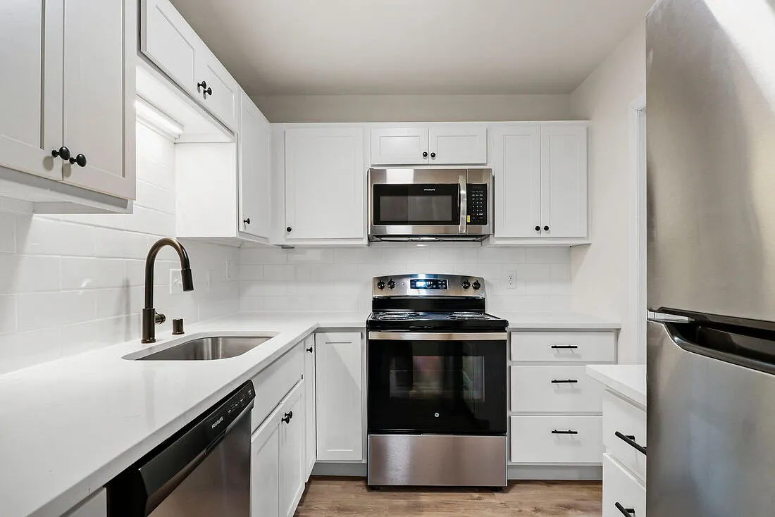 2 bed, 900 sqft, $1,425 — Photo 1