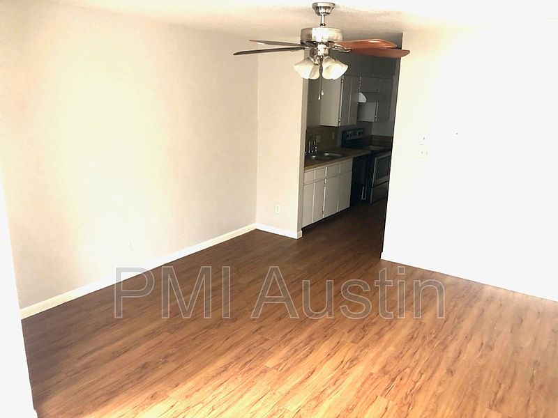 1st image of 906 N Lbj Dr APT 2