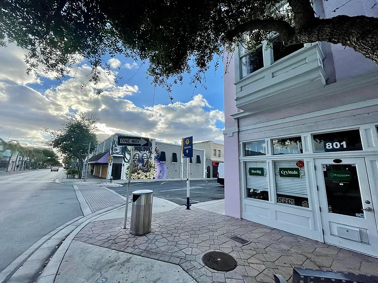 921 S M St — Photo 45