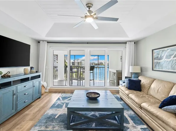 9101 Vanderbilt DR #302, NAPLES, FL 34108