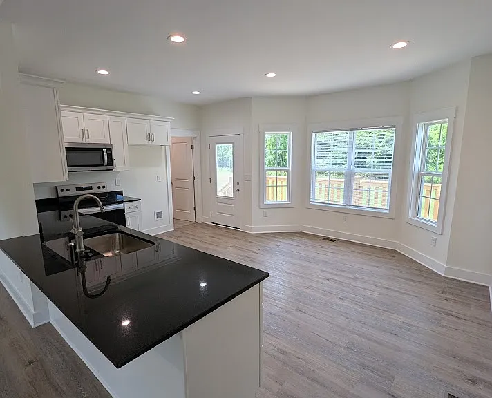 121 Coley Ct — Photo 3