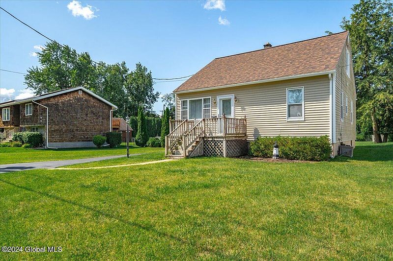 3rd image of 11 Wildwood Avenue