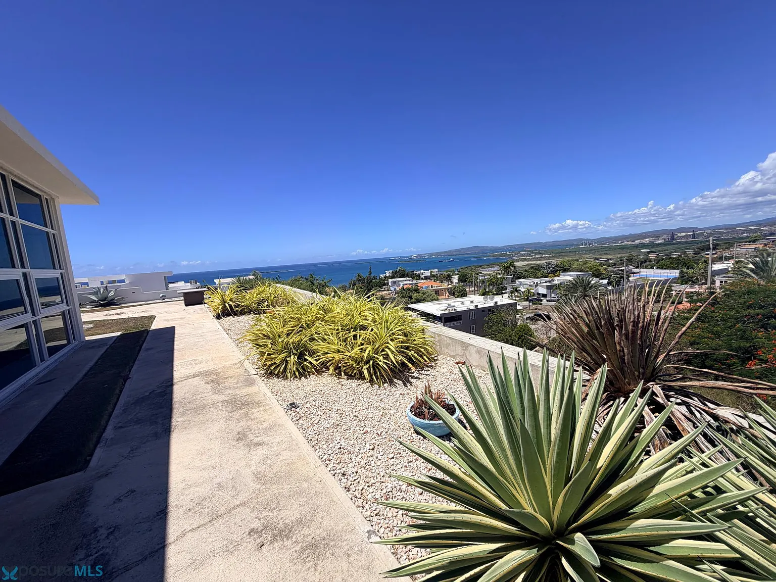4 bed, 3.5 bath, 4000 sqft, $5,000 — Photo 2