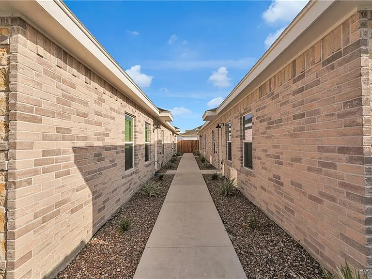 2605 E Israel Ave #1 — Photo 3