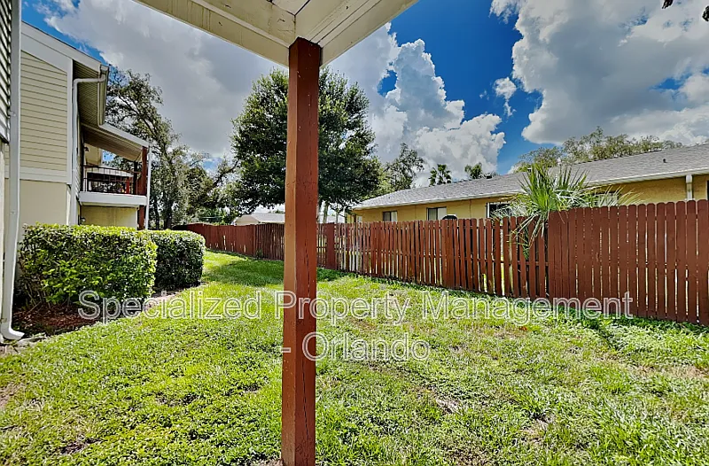 310 Cherokee Ct — Photo 3