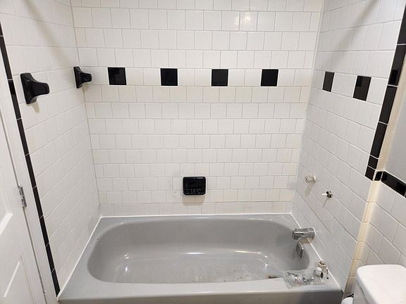 5th image of 1110 S East Ave