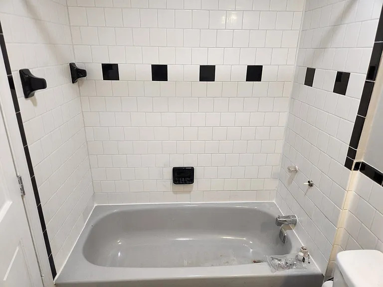 1110 S East Ave — Photo 5