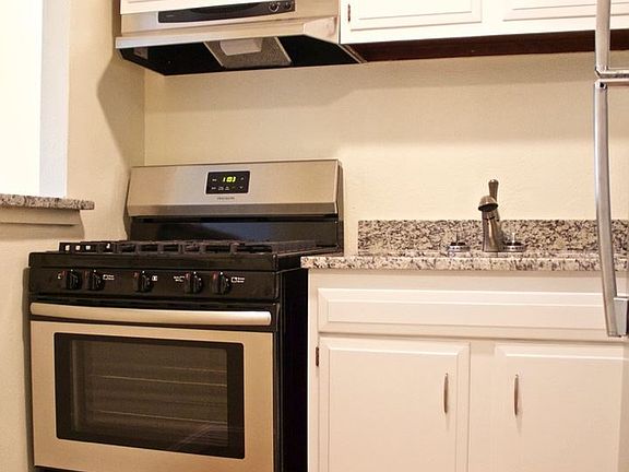 4th image of 1144 Douglas Ave APT 4