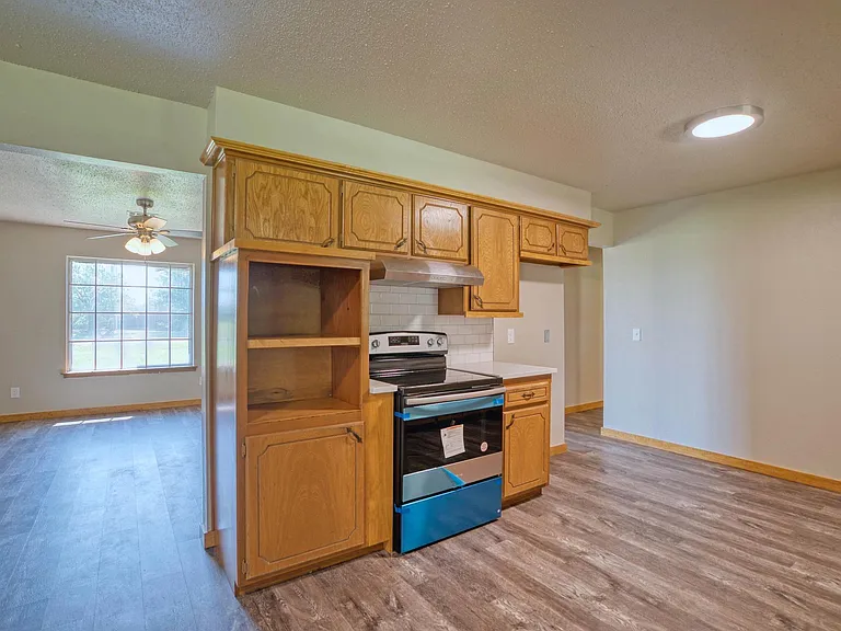2823 S Eastern Ave — Photo 13