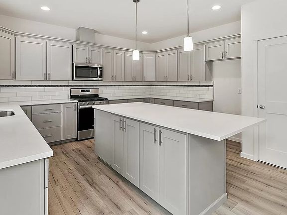 5th image of 16207 9th Ave E