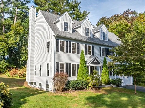 56 Edgemoor Ave, Wellesley, MA 02482