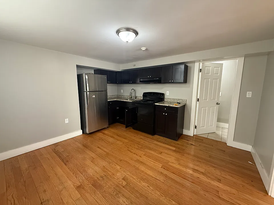 135 Lawton Ave #1
