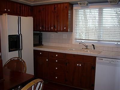 5th image of 1079 Warren Dr