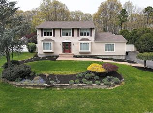 29 Stonehurst Ln, Dix Hills, NY 11746