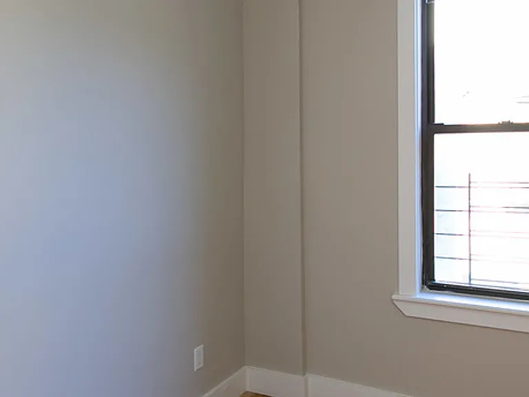 566 Maple St #2F — Photo 19