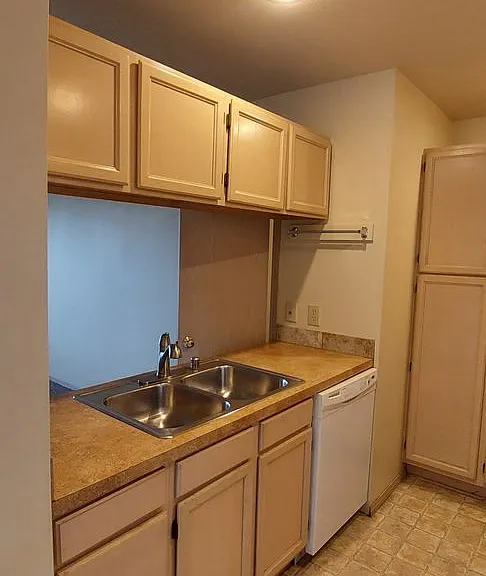 2114 and 2116 Woburn Street — Photo 6