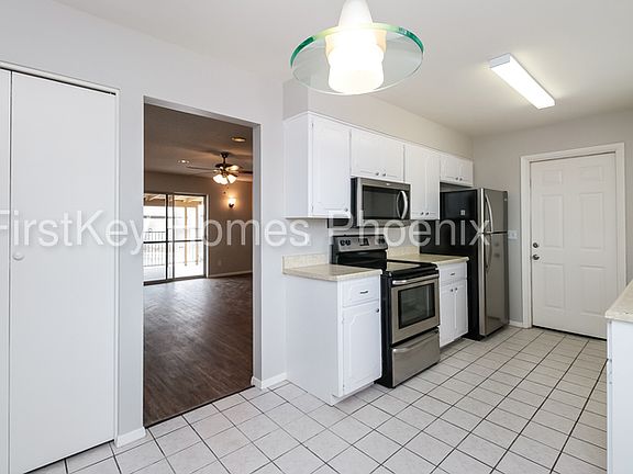 5th image of 905 W Heather Dr
