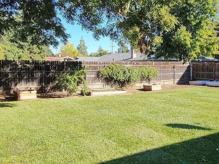 9236 Holland Ave — Photo 13