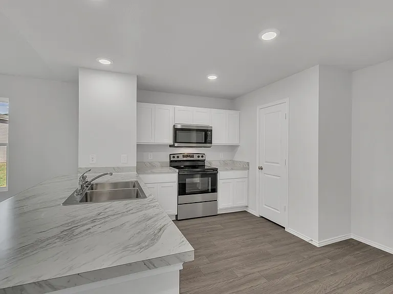 332 Azalea Trl — Photo 4