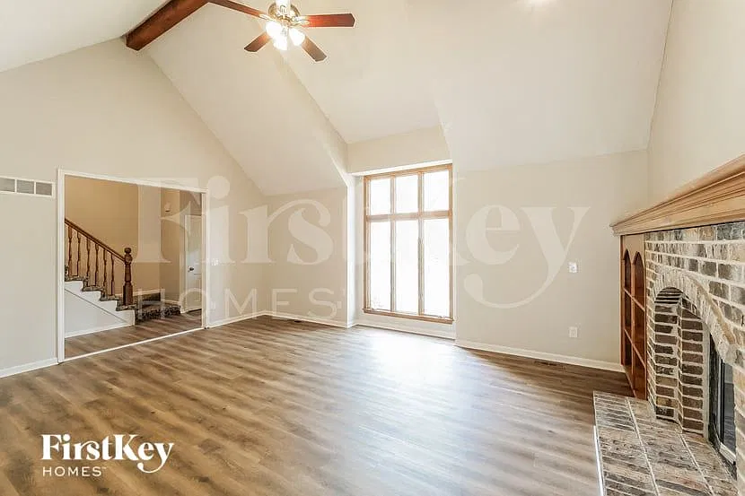 4 bed, 2.5 bath, 2033 sqft, $2,675 — Photo 4