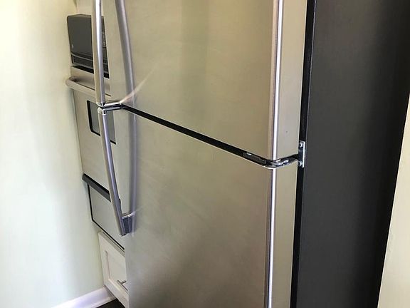 4th image of 10401 Grosvenor Pl APT 1105