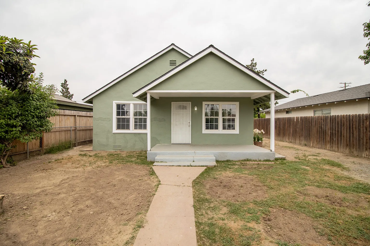 818 W Sweet Avenue W photo 1