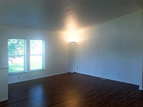 5th image of 801 Golden West Dr