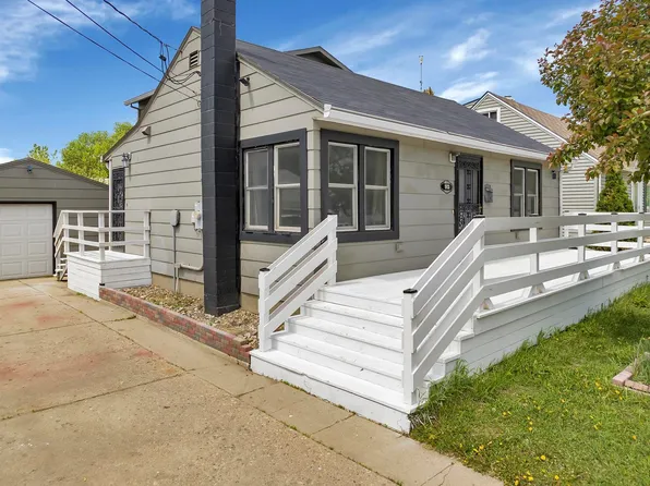 513 13th St NW, Minot, ND 58703
