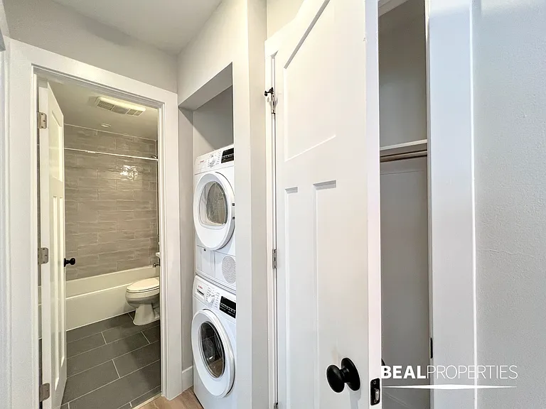 452 W Oakdale — Photo 35