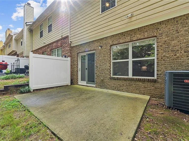 386 Creek Manor Way — Photo 34