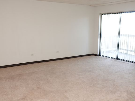 3rd image of 1600 Wedgewood Dr APT 305