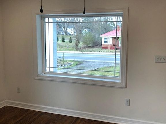 4th image of 420 Valley St NE #0