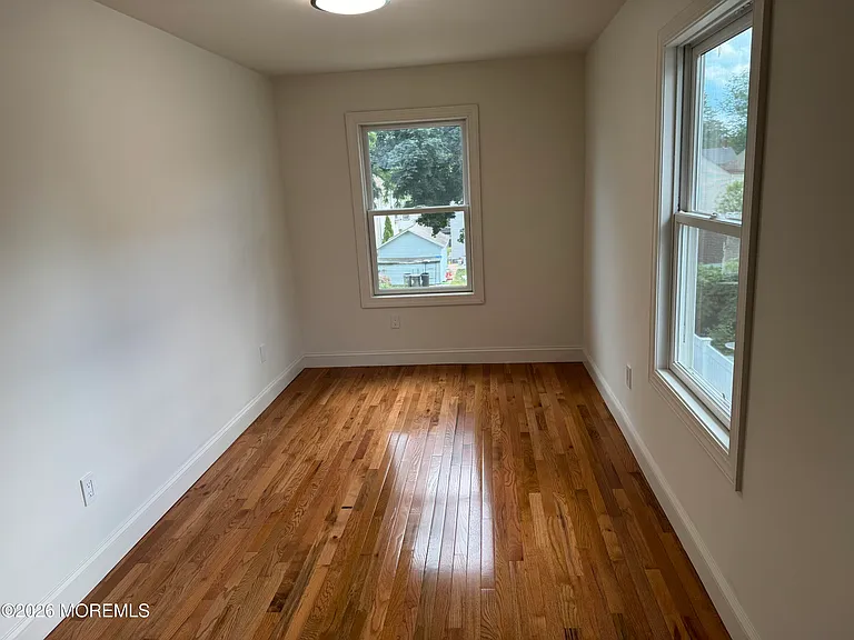 13 Locust Ave — Photo 14