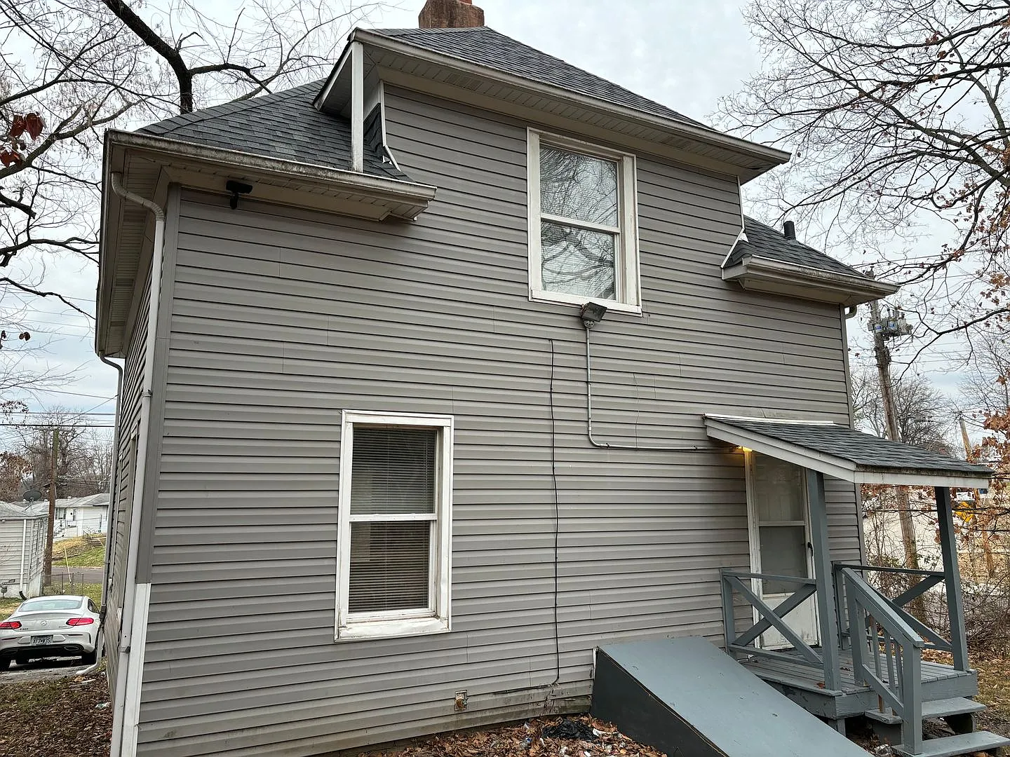 Coming Soon ! 2 Story - Large 3 Bedroom 1 Bath Home 2 Story — Photo 2
