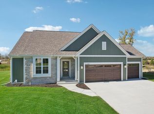 W251N2355 Valleyview Cir, Pewaukee, WI 53072