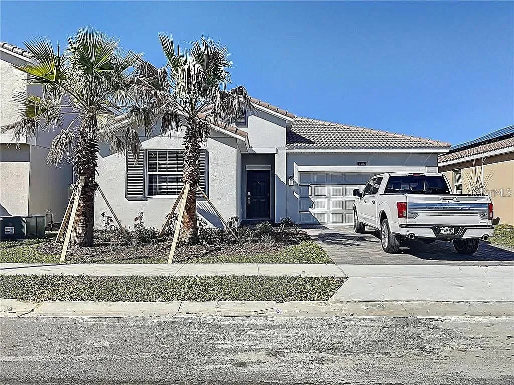 4 bed, 2.0 bath, 1939 sqft, $2,290 — Photo 2