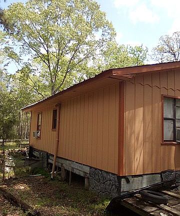 3rd image of 221 Oakwood Dr