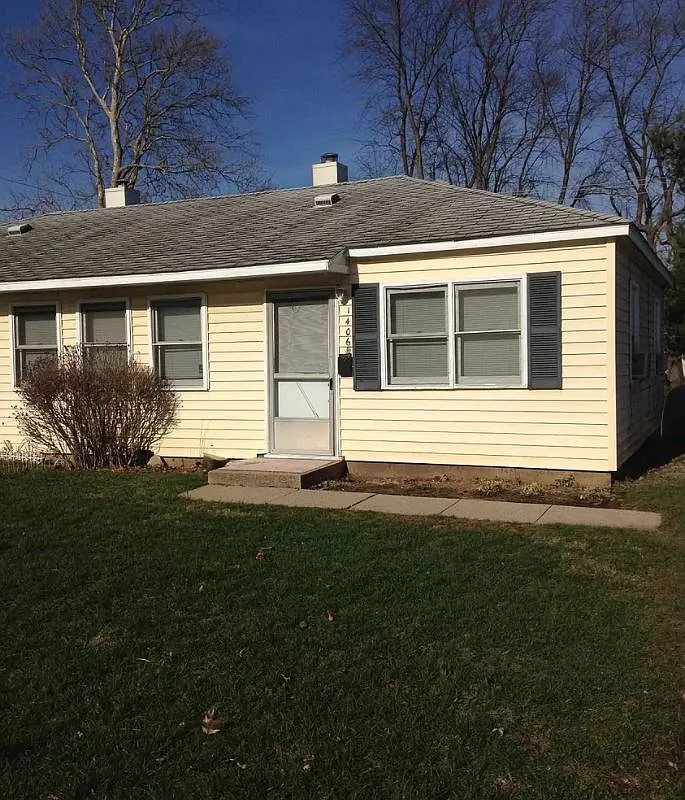 1406 E Michigan Ave photo 1