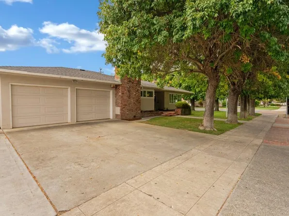 77 Nash Rd, Hollister, CA 95023