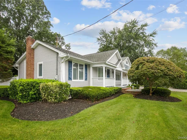 5 Searington Drive, Syosset, NY 11791