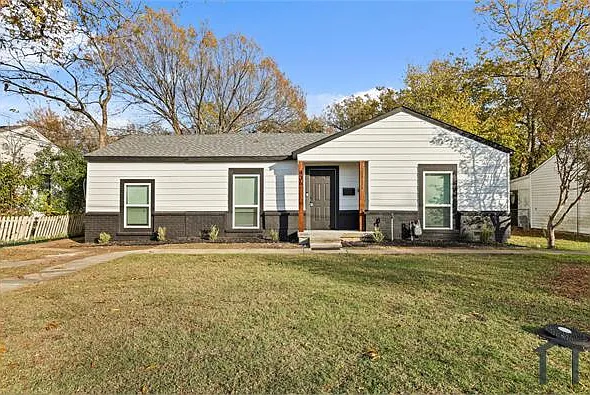 436 Carver St — Photo 1