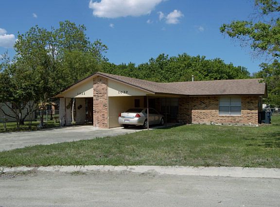 3rd image of 1020 Clover Cir