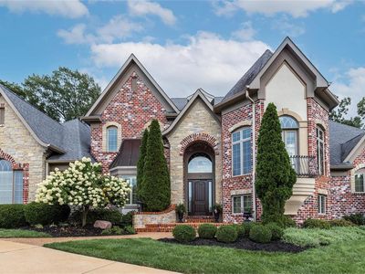 110 Grand Meridien Forest Dr, Chesterfield, MO, 63005